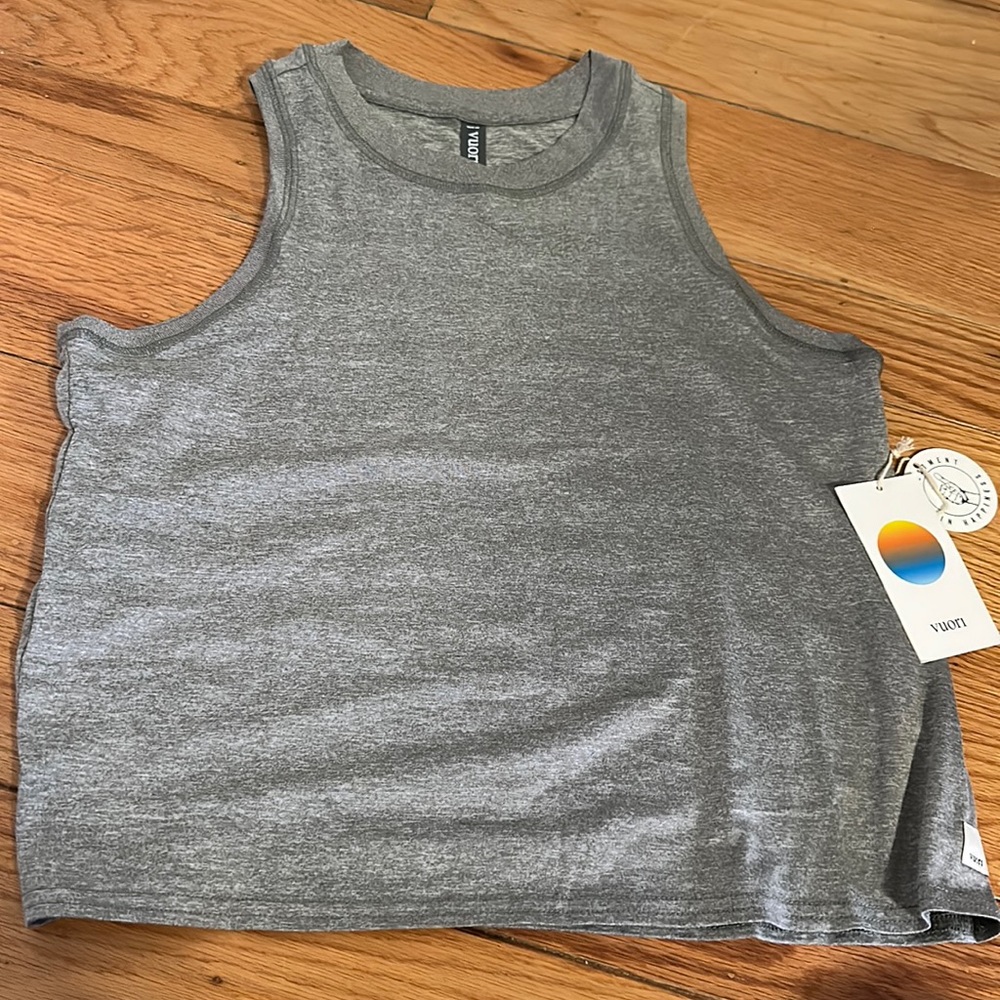 Vuori Energy Top in Heather Grey size small NWT